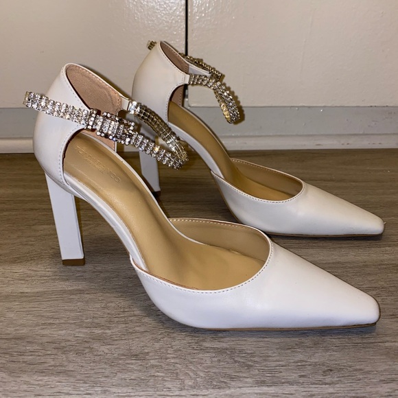 Tony Bianco Dove Napa Heels - Picture 3 of 6